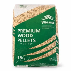 Worek pelletu drzewnego Vudlande Premium Eco Energy 15 kg (6 mm, EN A1) na białym tle