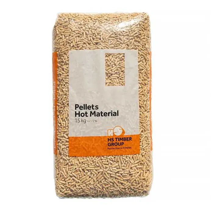 Worek pelletu drzewnego HS Timber Hot Material 15 kg (6 mm, EN A1) na białym tle